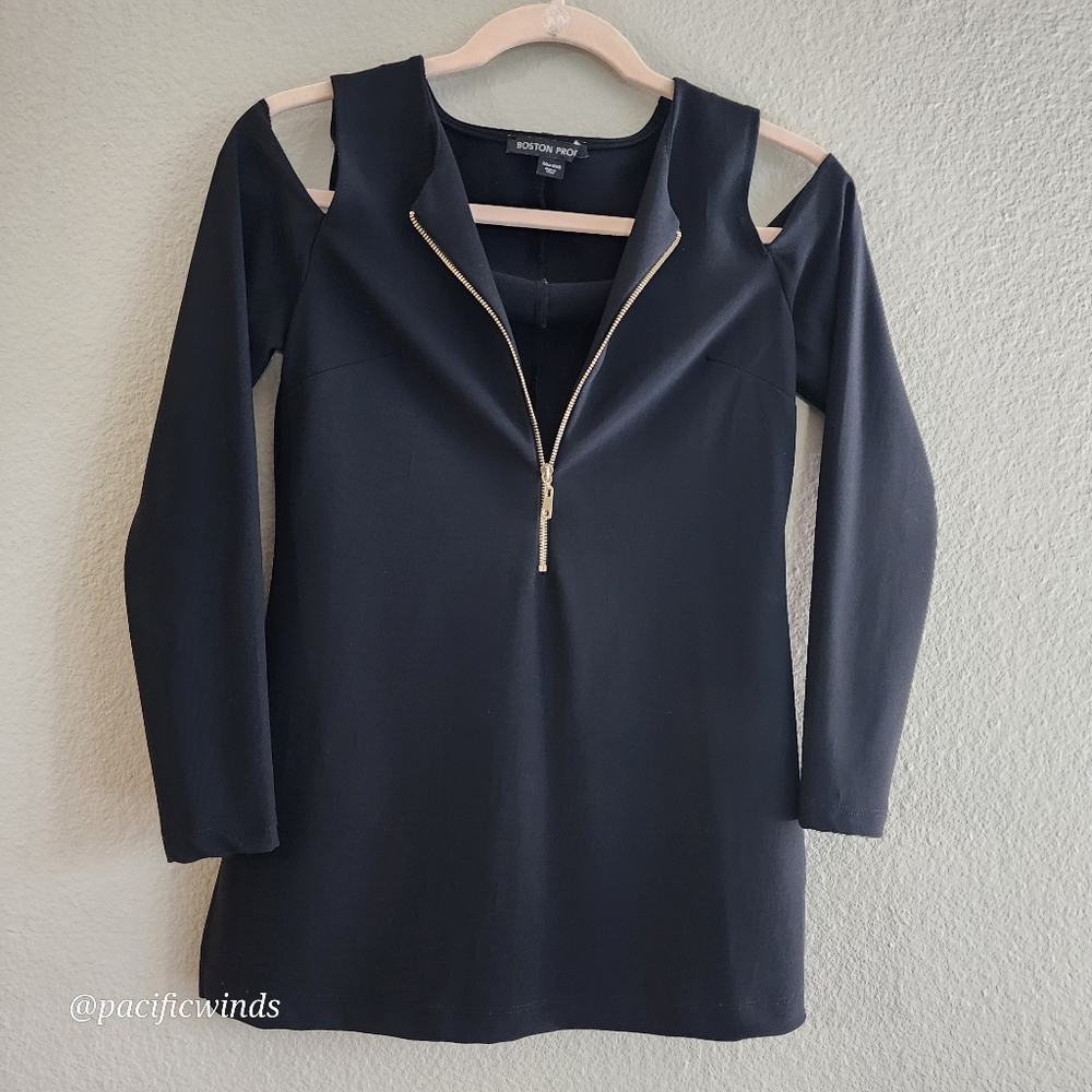 COLD SHOULDER ZIP FRONT TOP BOSTON PROPER XXS BLACK
